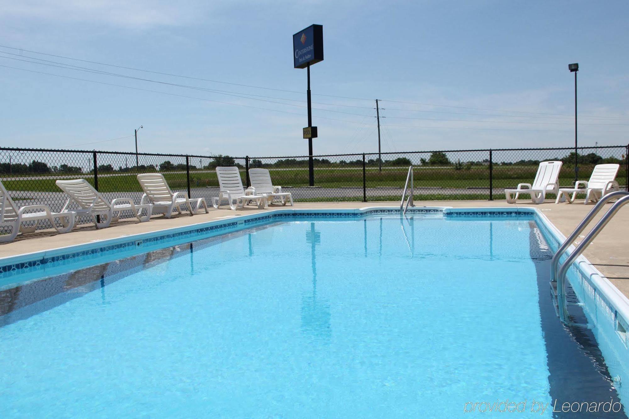 Centerstone Inn & Suites Carlyle Exterior photo